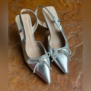 Silver Leather Pointed Toe Rhinestone Bow Detail Formal Slingback Heels Sz 8.5/9